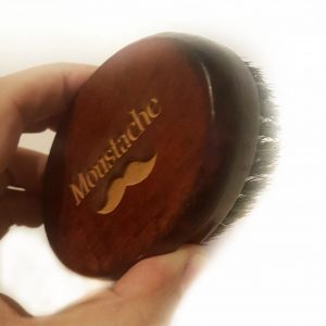 Cepillo de madera para barbas